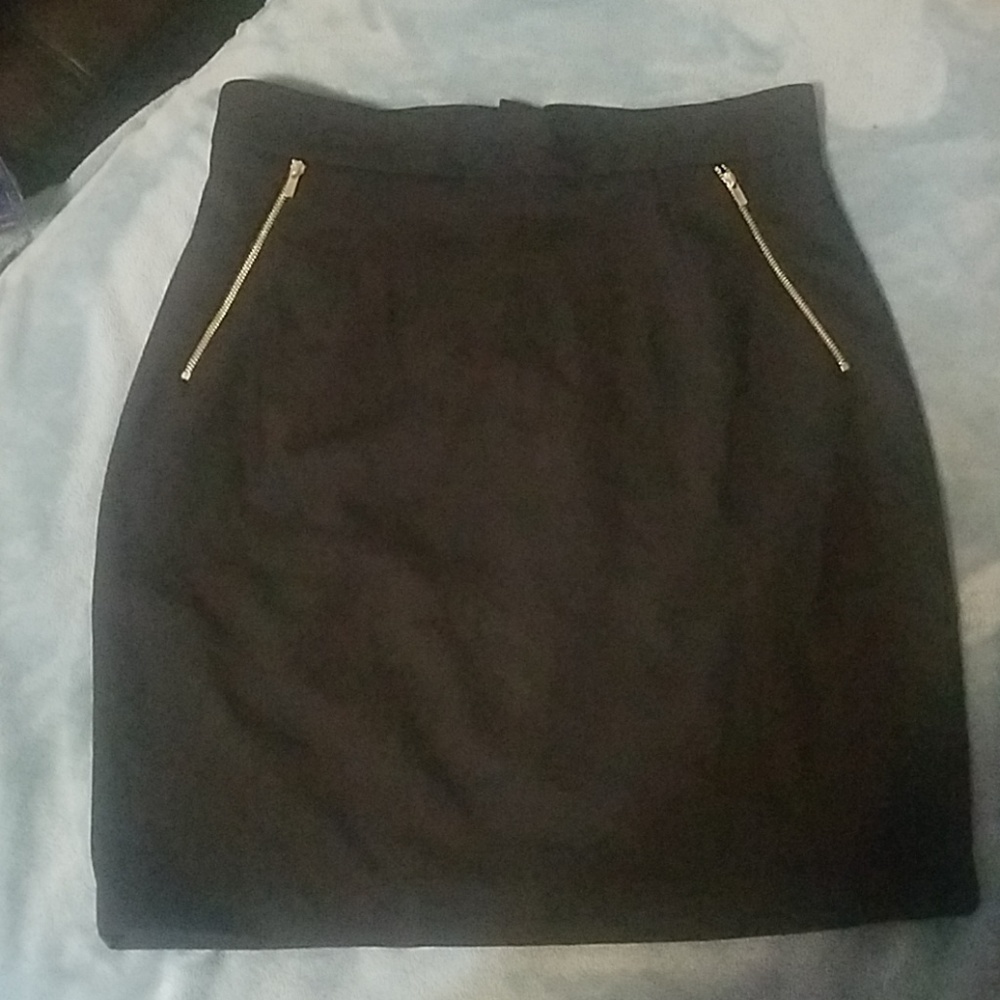 H&M black skirt.